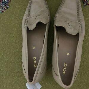 ECCO Women's Beige Loafers